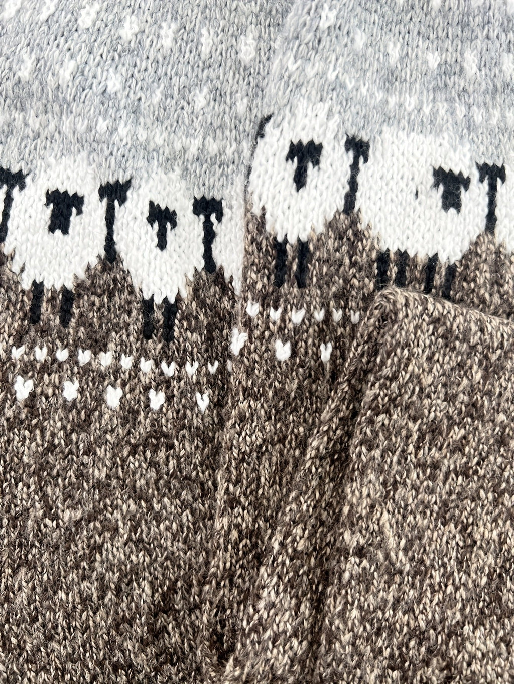 SUENTA Roque | Kuscheliger Grobstrickpullover mit Schaf-Jacquardmuster für Damen