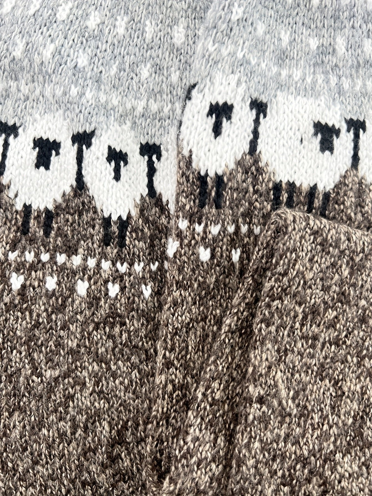 SUENTA Roque | Kuscheliger Grobstrickpullover mit Schaf-Jacquardmuster für Damen