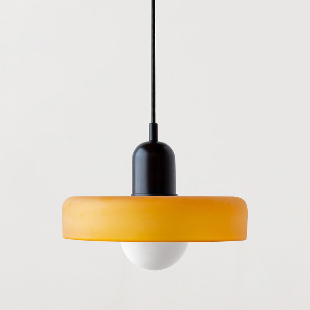 Bauhaus-Pendelleuchte aus buntem Glas für ein modernes Interieur