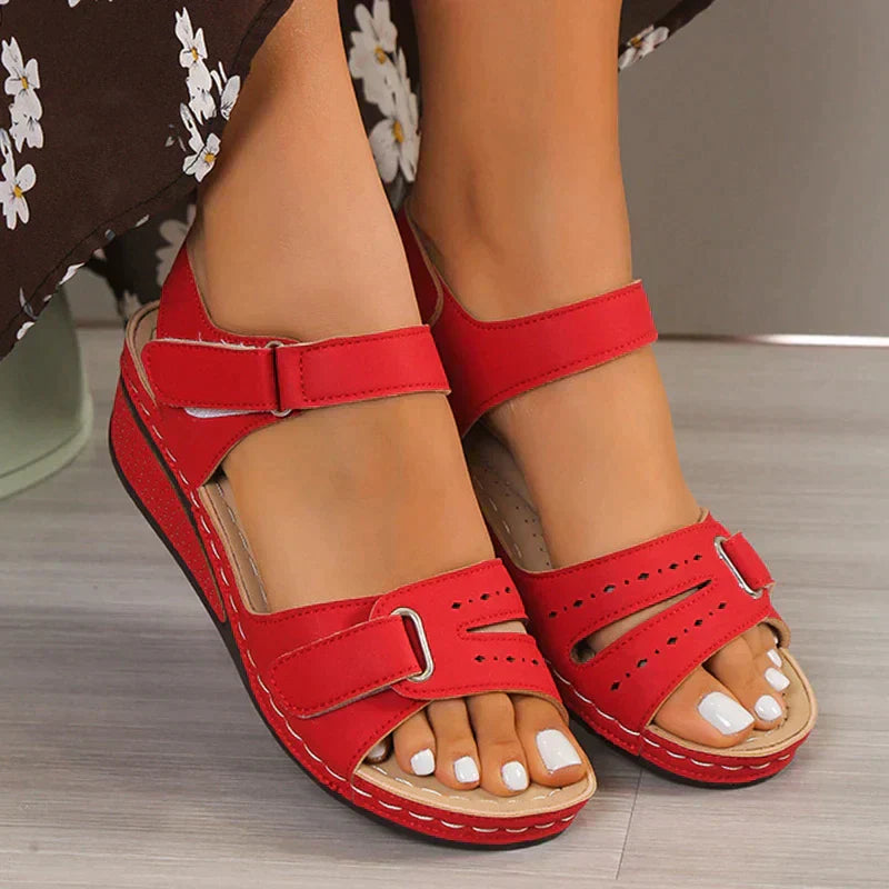SUENTA Aura | Damen Sandalen – Umweltfreundliches PU-Leder & Spezielle Riemenkonstruktion Rot