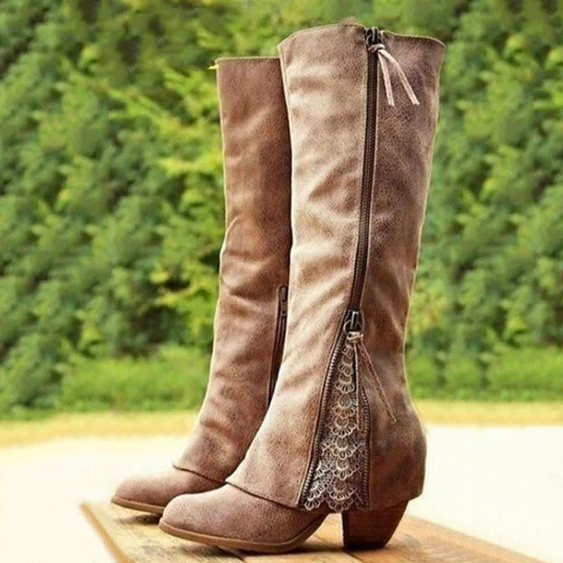 Damaris | Knielange Damenstiefel mit Seitenreißverschluss und Spitzendetail