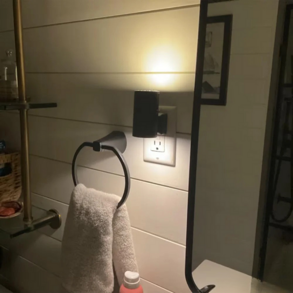 SUENTA Smarte LED-Nachtlampe mit Tag-Nacht-Sensor und stufenloser Dimmung – Plug & Play-Lösung fürs Zuhause