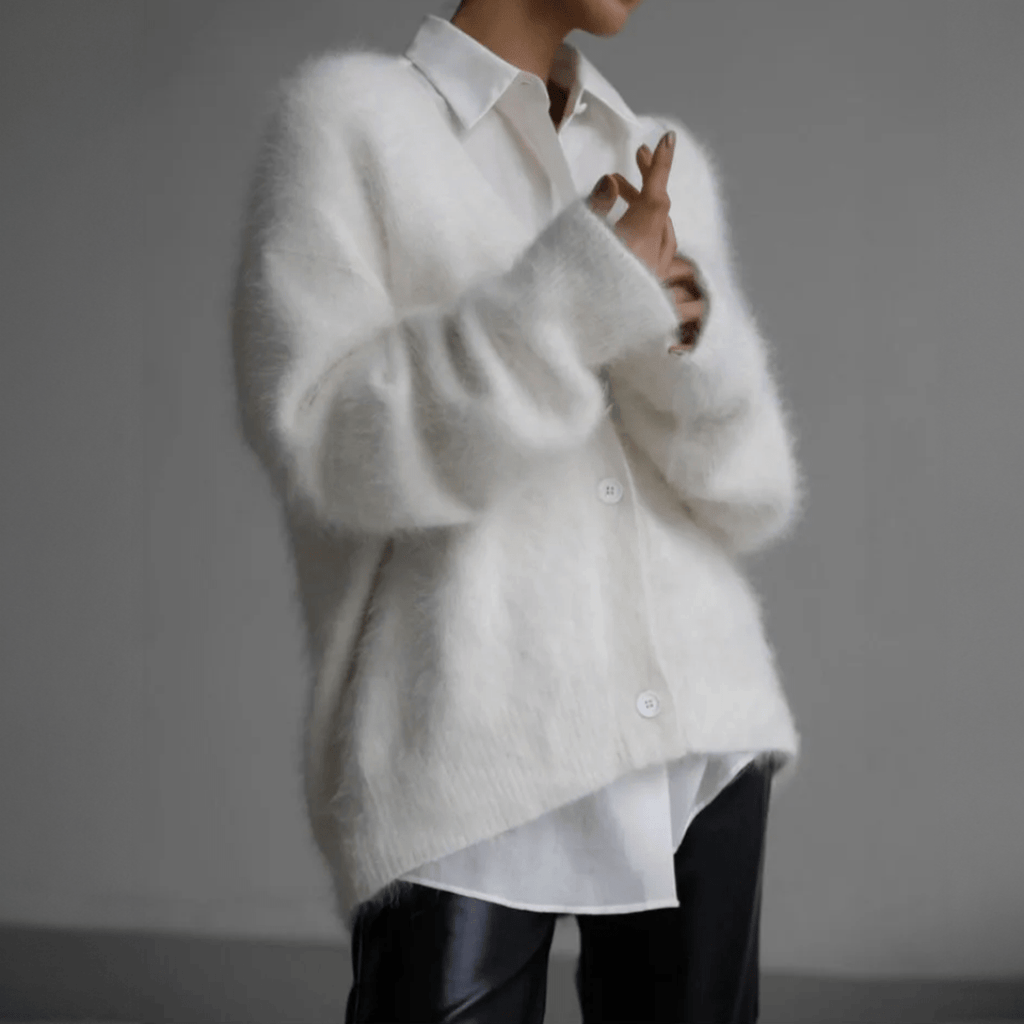 Amore | Damen Trendige Flauschige Strickjacke mit Knopfleiste