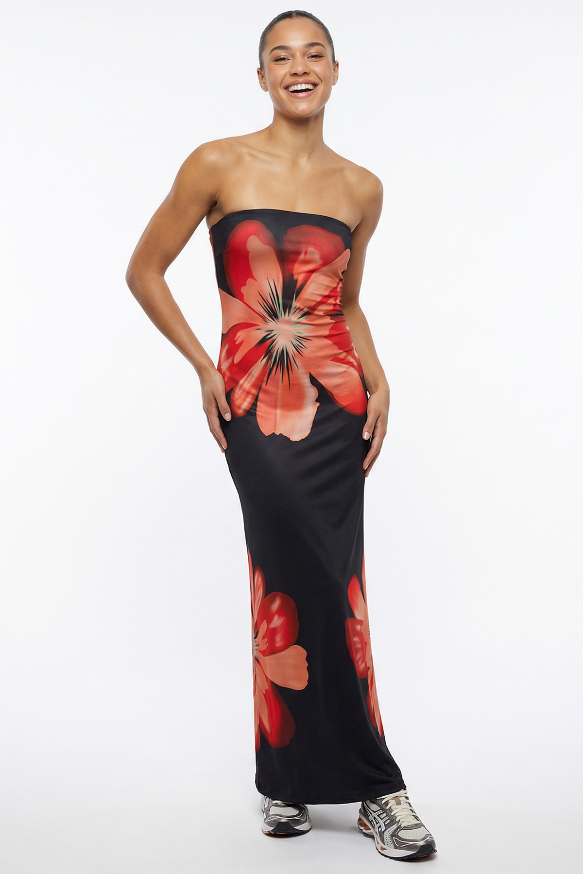 SUENTA Trägerloses Maxikleid mit Blumenmuster für Damen – Bandeau-Bodycon-Kleid mit kräftigem roten Blumenprint Schwarz