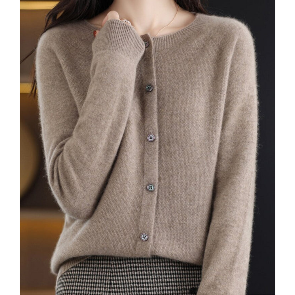 SUENTA Flōre | Damen Strickjacke | Rundhals & Knopfverschluss für zeitlose Wärme Braun