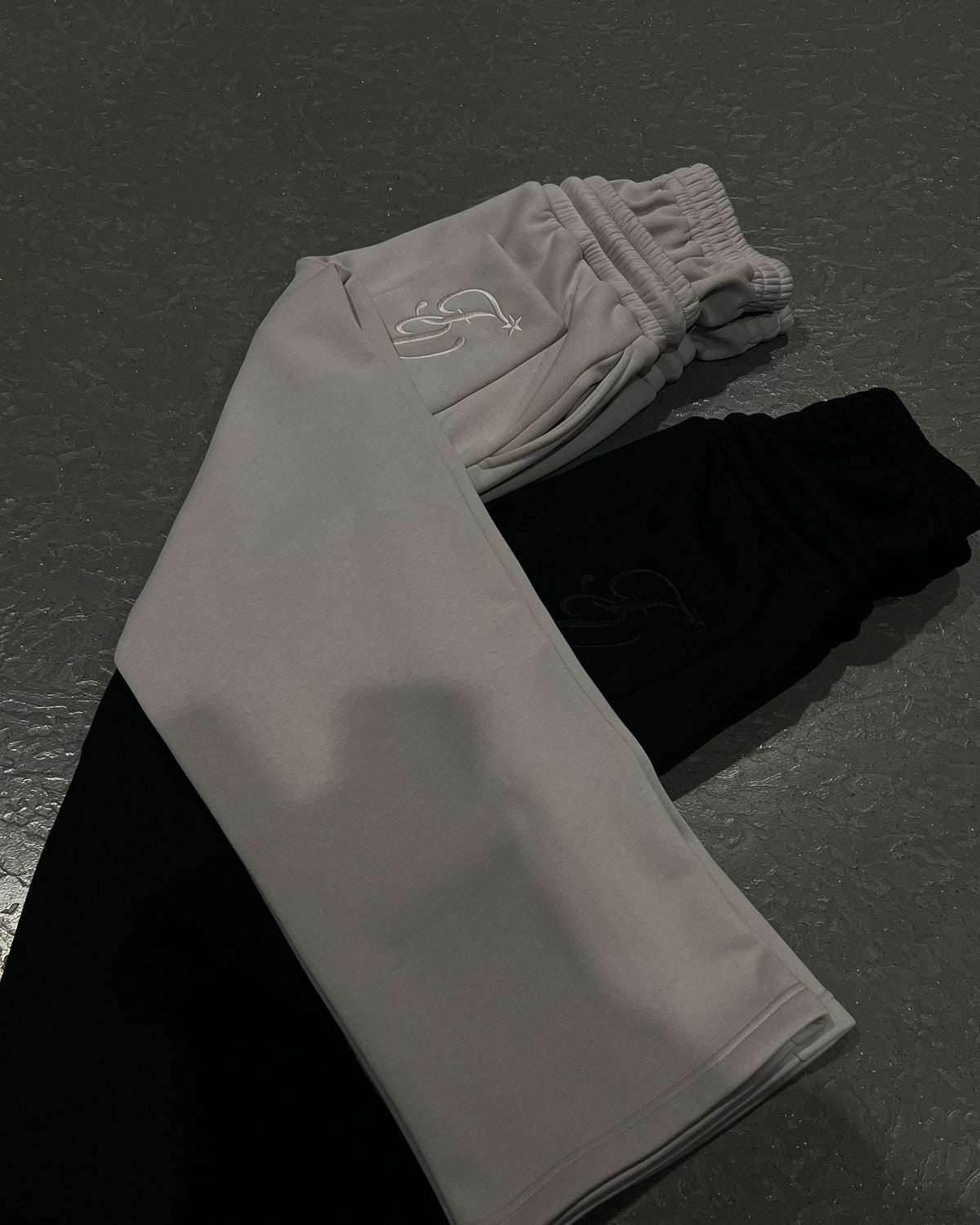 SUENTA Unisex Baggy Jogginghose Weicher Polyester-Viskose-Mischung Verstellbarem Bund