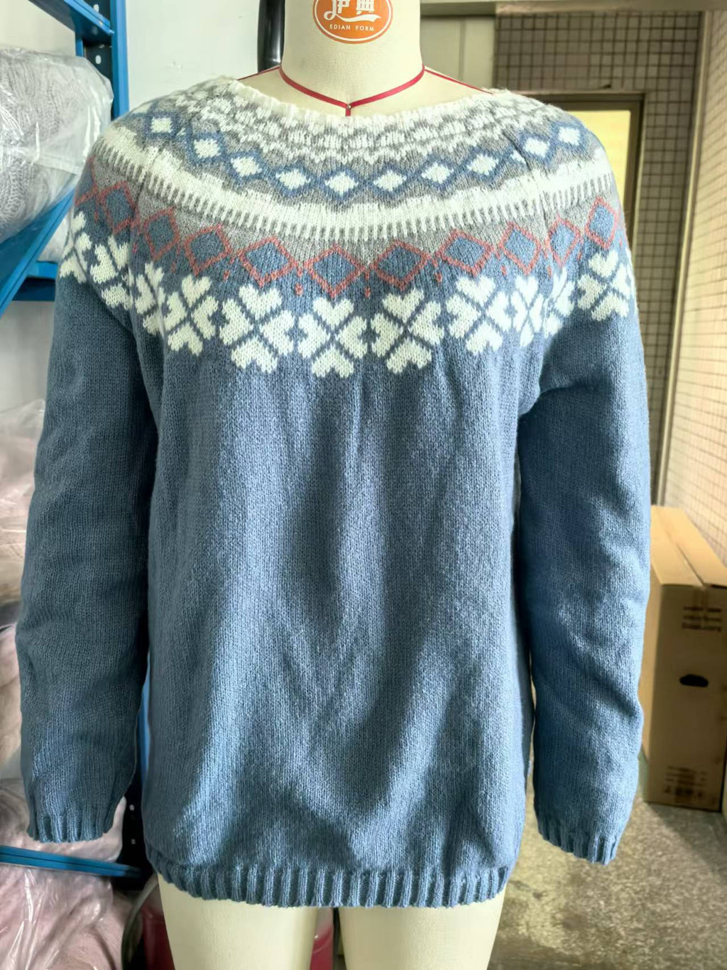 Amore | Festlicher gestrickter Damen-Weihnachtspullover mit Rentiermotiv