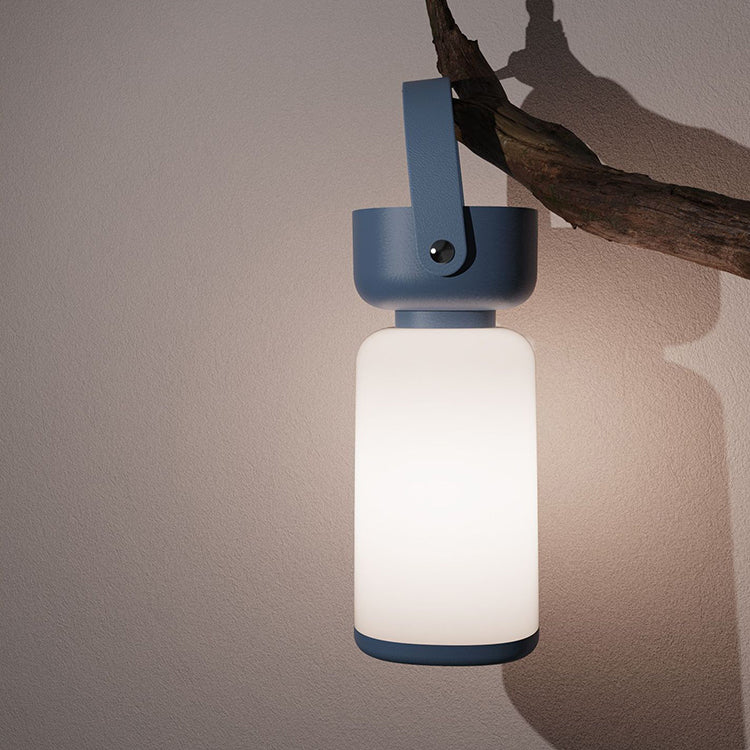 Amanti – Lámpara de mesa LED portátil e impermeable con moderno diseño cilíndrico